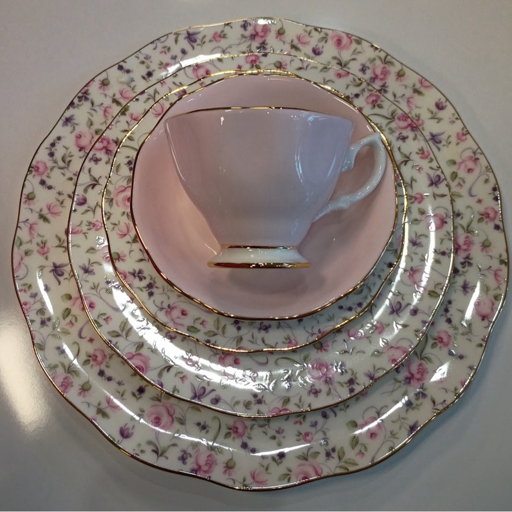 Royal Albert Rose Confetti Bone China 5-Piece Place Setting, NEW